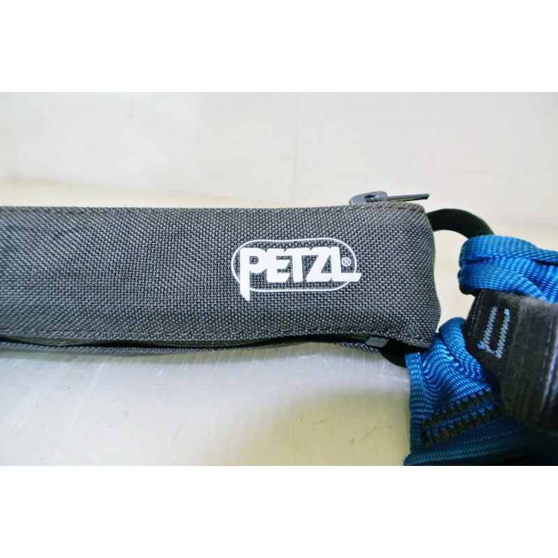 PETZL - Scorpio Vertigo, Via Ferrata Lanyard with Vertigo Wire-Lock  Carabiners : : Deportes y Aire Libre